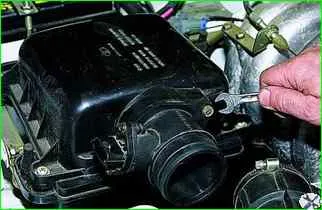 Removing the mass air flow sensor
