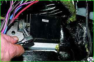 Removing the control unit and indicator