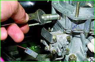 Removing and checking the solenoid valve