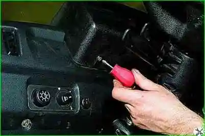 Как снять комбинацию приборов ВАЗ-2121 Как снять комбинацию приборов ВАЗ-2121