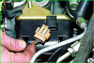 How to remove the ignition module of a VAZ-21214 car