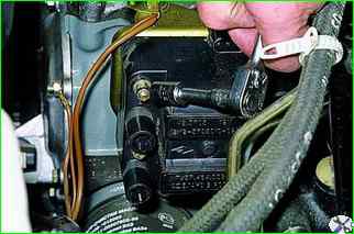 How to remove the ignition module of a VAZ-21214 car