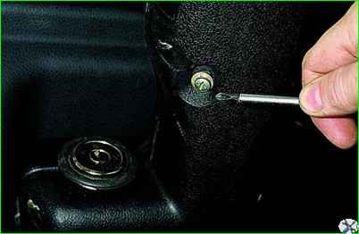 Removing the steering column three-lever switch