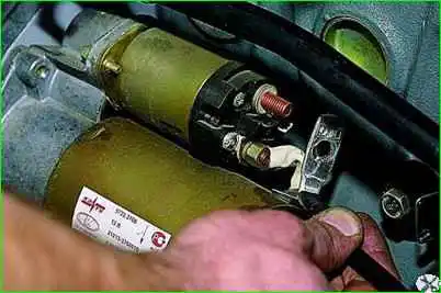 Eliminación del coche de arranque Extracción del arranque del coche