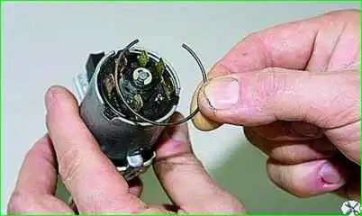 Снятие выключателя зажигания  