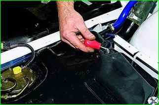 How to remove the fuel tank VAZ-21213, 21214