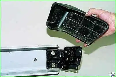 Снятие заднего бампера автомобиля Снятие заднего бампера автомобиля