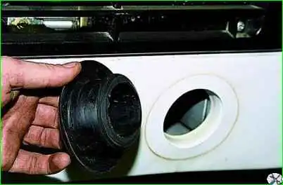 Снятие переднего бампера автомобиля Снятие переднего бампера автомобиля