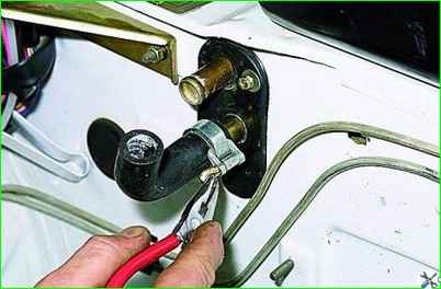 How to remove a car heater tap