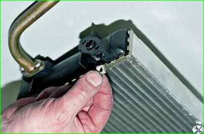 How to remove a car heater tap