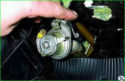 How to remove a car heater tap