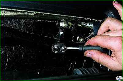 Removing the car instrument panel