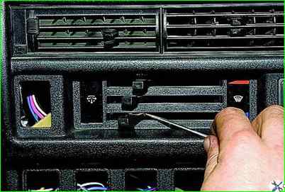 Removing the car instrument panel