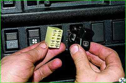 Instrumententafel im Auto entfernen