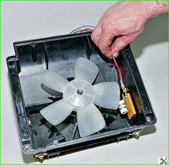 Removing the additional heater fan resistor