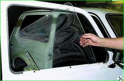 Replacing car door glass