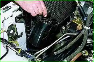 Як зняти вузли системи уловлювання парів палива ВАЗ-21214 Як зняти вузли системи уловлювання парів палива ВАЗ-21214