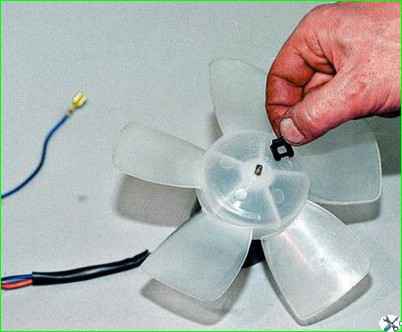 How to remove a heater fan