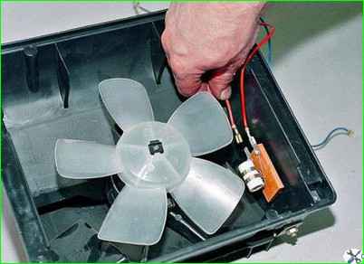 How to remove a heater fan