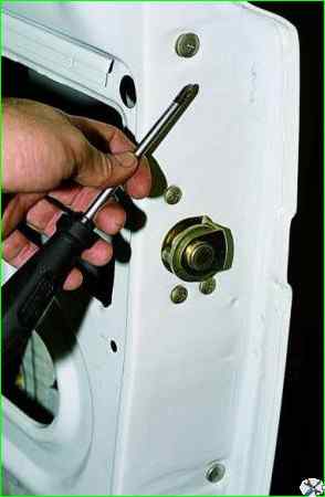 Removing the door lock