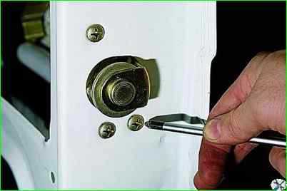 Removing the door lock