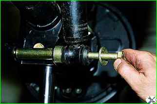 How to replace the rear shock absorber of the VAZ-2121