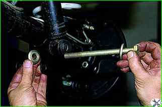 How to replace the shock absorber of the rear suspension VAZ-2121