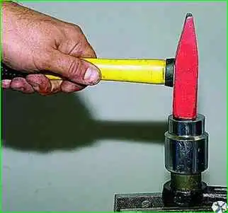 Снятие нижнего рычага подвески и замена сайлент-блоков Снятие нижнего рычага подвески и замена сайлент-блоков