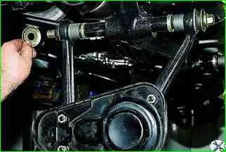 Снятие нижнего рычага подвески и замена сайлент-блоков Снятие нижнего рычага подвески и замена сайлент-блоков