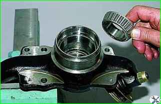 How to replace the front wheel hub bearings of the VAZ-2121