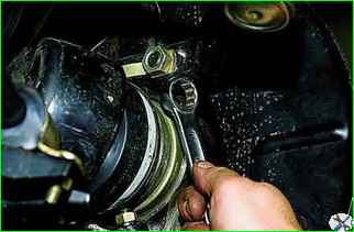 How to replace the front wheel hub bearings of the VAZ-2121