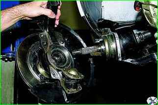 How to replace the front wheel hub bearings VAZ-2121