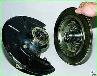 How to replace the front wheel hub bearings of a VAZ-2121