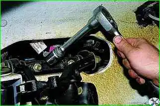 Снятие верхнего рычага подвески и замена сайлент-блоков Снятие верхнего рычага подвески и замена сайлент-блоков