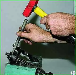 Снятие верхнего рычага подвески и замена сайлент-блоков Снятие верхнего рычага подвески и замена сайлент-блоков