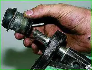 Снятие верхнего рычага подвески и замена сайлент-блоков Снятие верхнего рычага подвески и замена сайлент-блоков