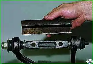 Снятие верхнего рычага подвески и замена сайлент-блоков Снятие верхнего рычага подвески и замена сайлент-блоков