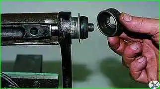 Снятие верхнего рычага подвески и замена сайлент-блоков Снятие верхнего рычага подвески и замена сайлент-блоков