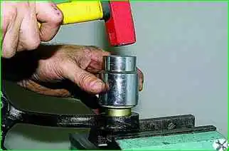 Снятие верхнего рычага подвески и замена сайлент-блоков Снятие верхнего рычага подвески и замена сайлент-блоков