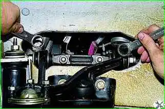 Снятие верхнего рычага подвески и замена сайлент-блоков Снятие верхнего рычага подвески и замена сайлент-блоков