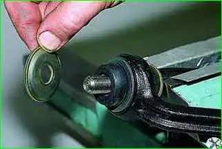 Снятие верхнего рычага подвески и замена сайлент-блоков Снятие верхнего рычага подвески и замена сайлент-блоков