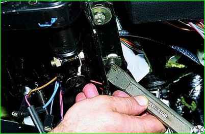 Removing the steering column