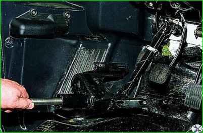 Removing the steering column