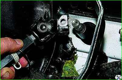 Removing the steering column