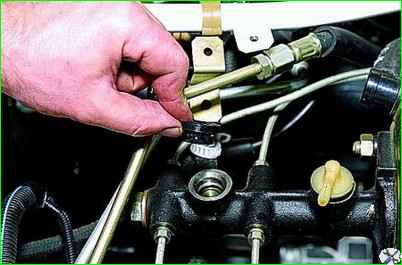 Removing the master brake cylinder