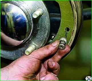 How to replace the rear brake pads on a VAZ-2121 VAZ-2121