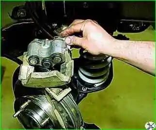 Нива ВАЗ-2121 автокөлігінің алдыңғы төсемдерін ауыстыру