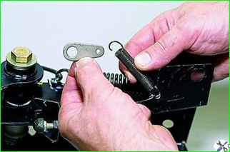 How to remove and install the VAZ-2121 brake pedal