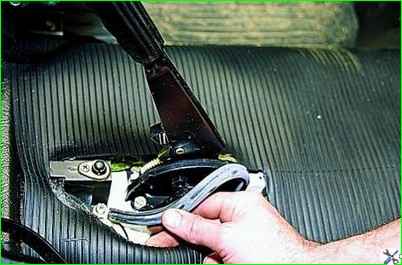 How to replace and adjust the handbrake cable