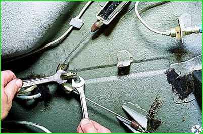 How to replace and adjust the handbrake cable